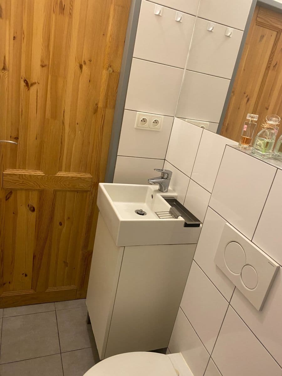 Prenájom bytu 1-izbový 18 m², Sarajevská, Praha, Praha Prenájom bytu 1-izbový 18 m², Sarajevská, Praha, Praha