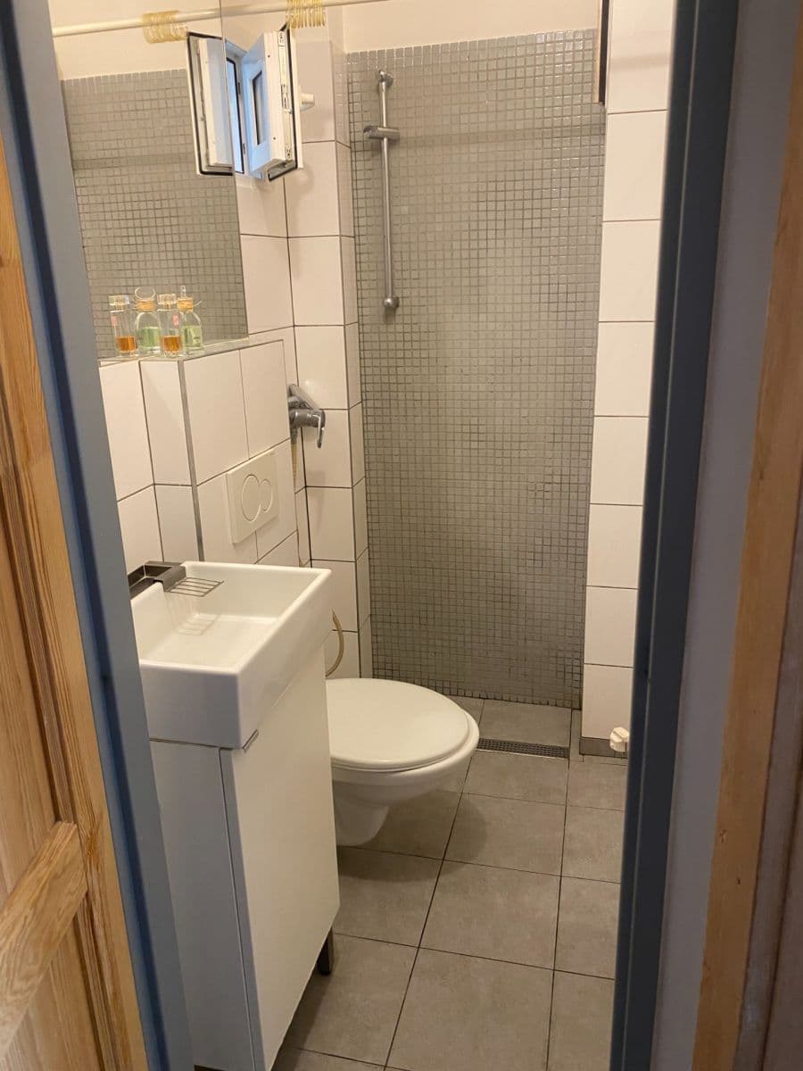 Prenájom bytu 1-izbový 18 m², Sarajevská, Praha, Praha Prenájom bytu 1-izbový 18 m², Sarajevská, Praha, Praha