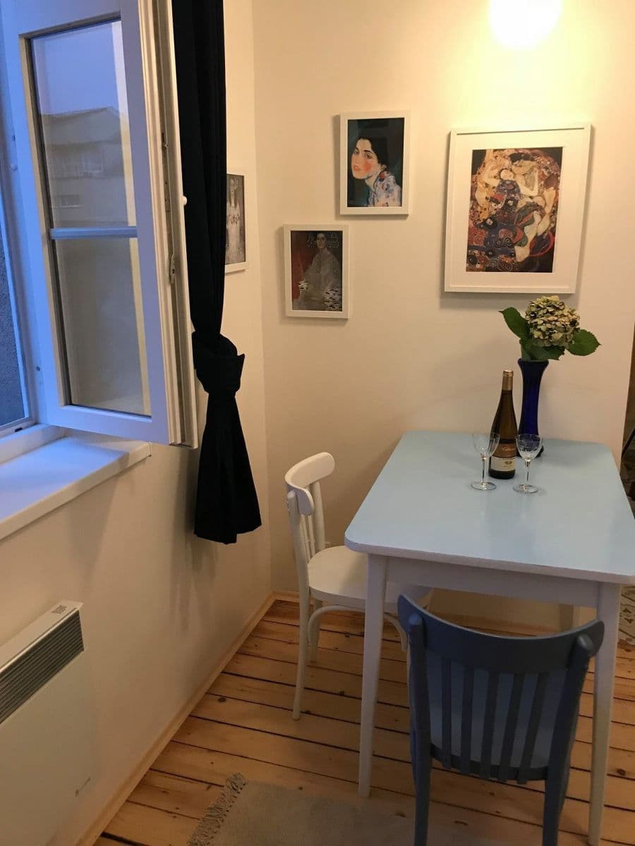 Prenájom bytu 1-izbový 18 m², Sarajevská, Praha, Praha Prenájom bytu 1-izbový 18 m², Sarajevská, Praha, Praha