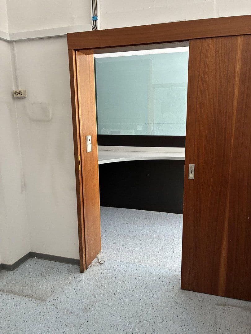 Prenájom nebytového priestoru 217 m², Salinenstrasse 35a, Bad Kreuznach, Porýnie-Falcko Prenájom nebytového priestoru 217 m², Salinenstrasse 35a, Bad Kreuznach, Porýnie-Falcko