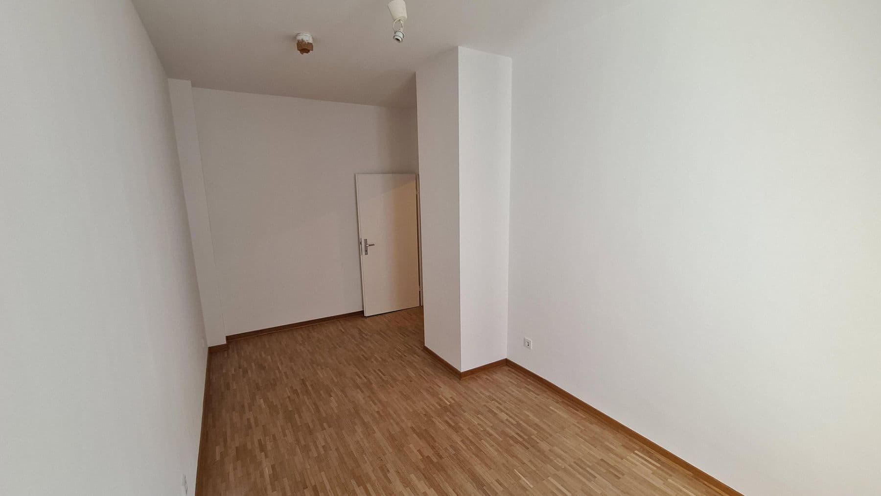 Prenájom bytu 2-izbový 60 m², Wurmbachstraße 6, Frankfurt, Hesensko Prenájom bytu 2-izbový 60 m², Wurmbachstraße 6, Frankfurt, Hesensko