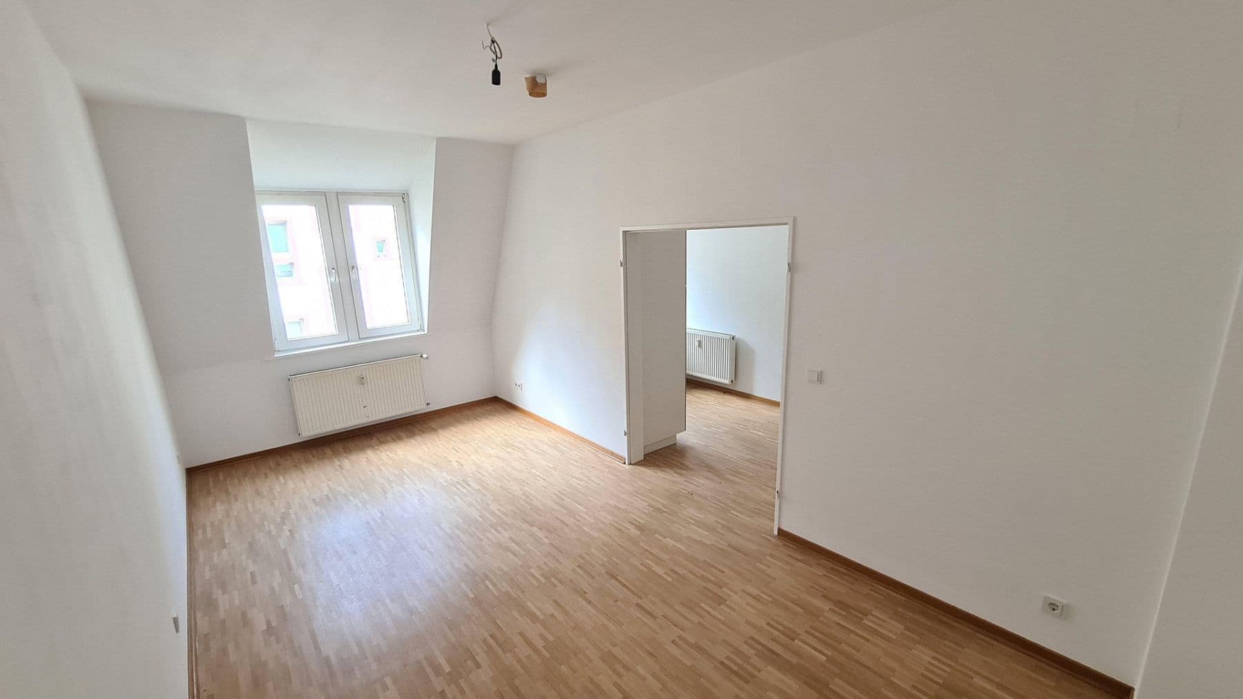 Prenájom bytu 2-izbový 60 m², Wurmbachstraße 6, Frankfurt, Hesensko Prenájom bytu 2-izbový 60 m², Wurmbachstraße 6, Frankfurt, Hesensko