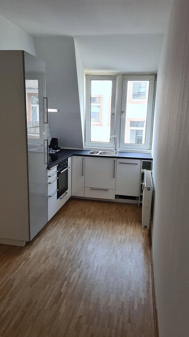 Prenájom bytu 2-izbový 60 m², Wurmbachstraße 6, Frankfurt, Hesensko Prenájom bytu 2-izbový 60 m², Wurmbachstraße 6, Frankfurt, Hesensko