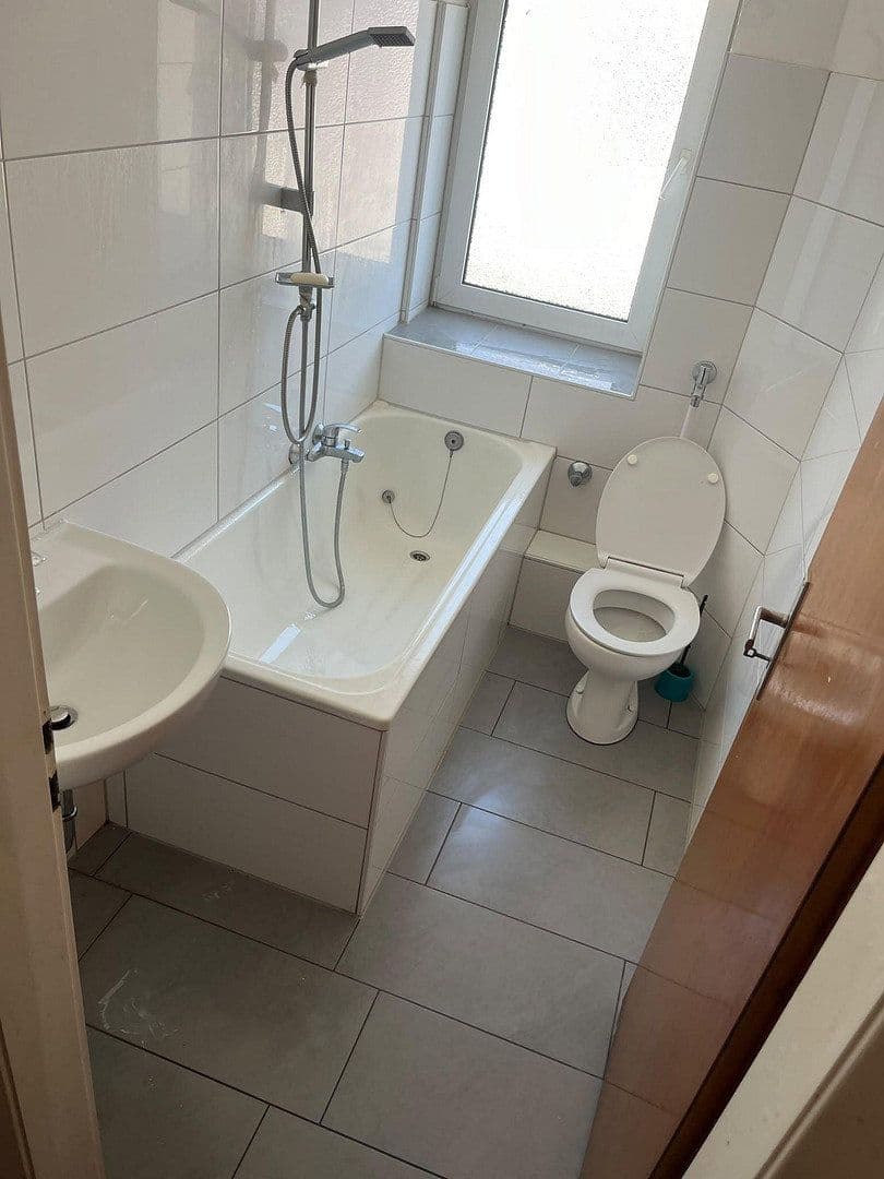 Prenájom bytu 5-izbový 100 m², Gerther Straße 8, Bochum, Severné Porýnie - Westfálsko Prenájom bytu 5-izbový 100 m², Gerther Straße 8, Bochum, Severné Porýnie - Westfálsko