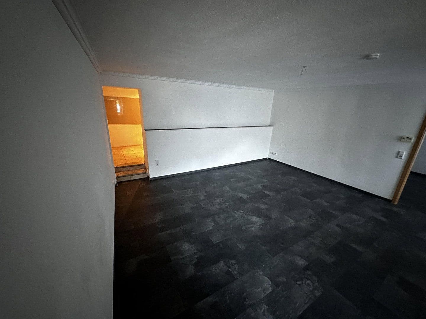 Prenájom bytu 2-izbový 65 m², Remscheiderstraße 88A, Wuppertal, Severné Porýnie - Westfálsko Prenájom bytu 2-izbový 65 m², Remscheiderstraße 88A, Wuppertal, Severné Porýnie - Westfálsko