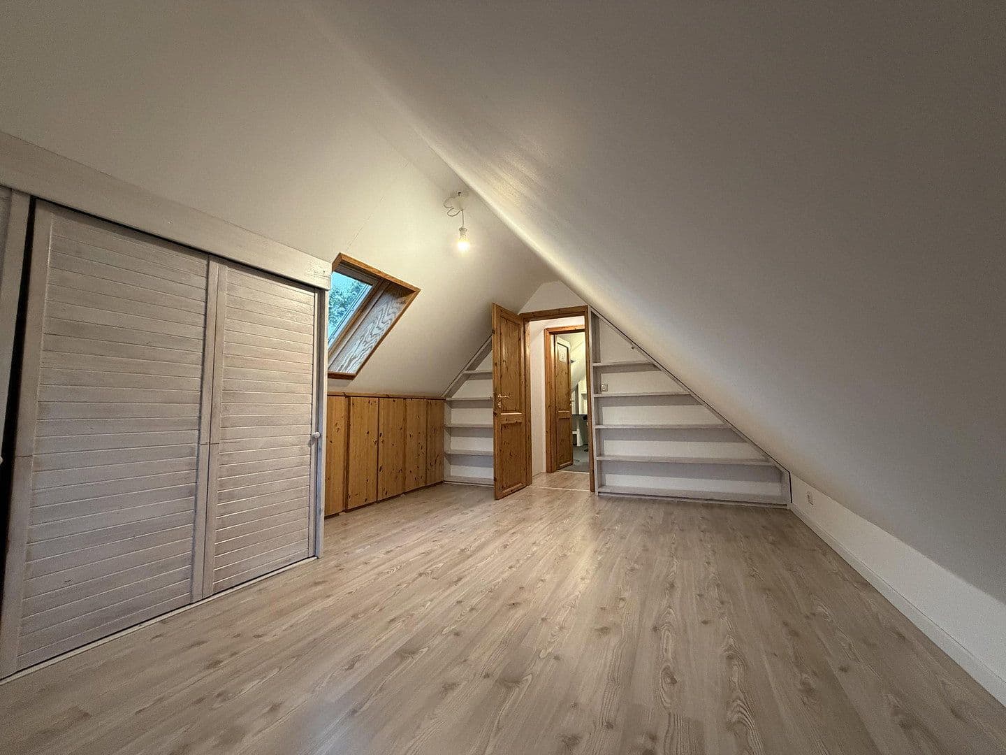 Prenájom domu 166 m², pozemok 700 m², Paul-Löbe-Weg, Elmshorn, Šlezvicko-Holštajnsko Prenájom domu 166 m², pozemok 700 m², Paul-Löbe-Weg, Elmshorn, Šlezvicko-Holštajnsko