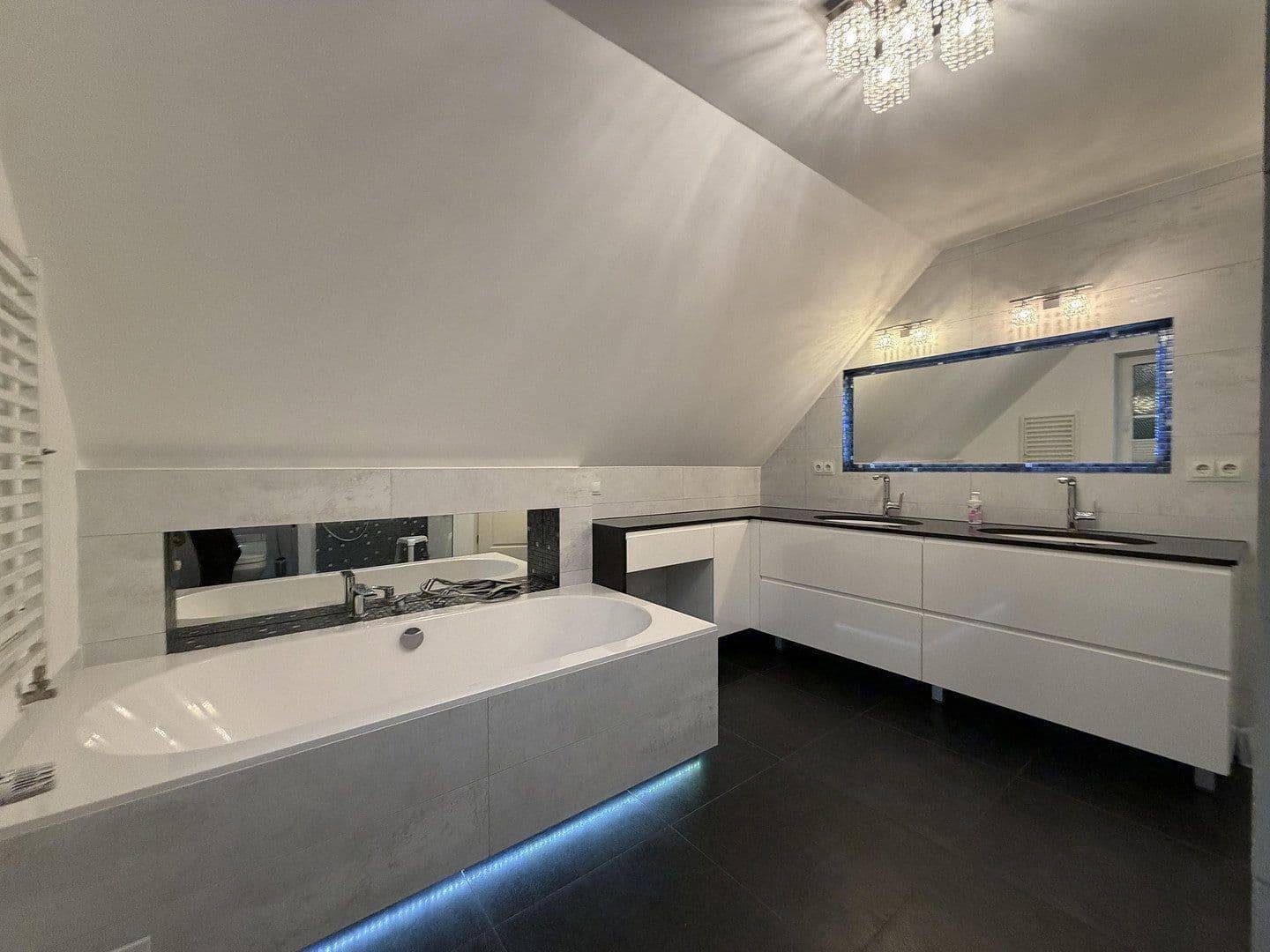 Prenájom domu 166 m², pozemok 700 m², Paul-Löbe-Weg, Elmshorn, Šlezvicko-Holštajnsko Prenájom domu 166 m², pozemok 700 m², Paul-Löbe-Weg, Elmshorn, Šlezvicko-Holštajnsko