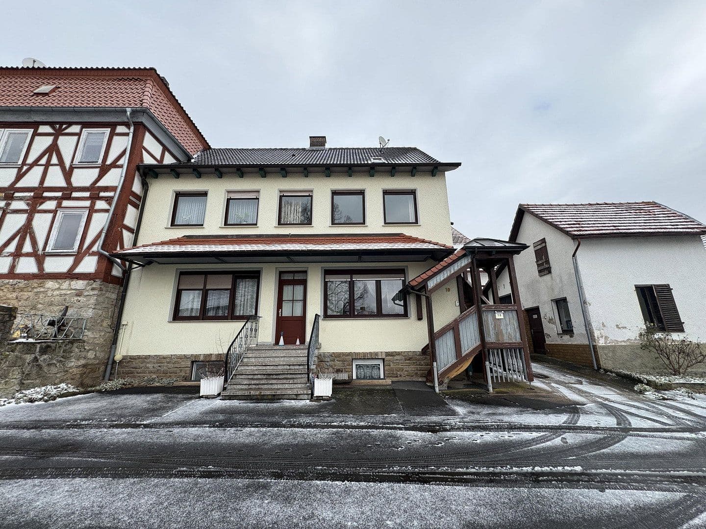 Predaj domu 320 m², pozemok 320 m², Nentershausen, Hesensko Predaj domu 320 m², pozemok 320 m², Nentershausen, Hesensko