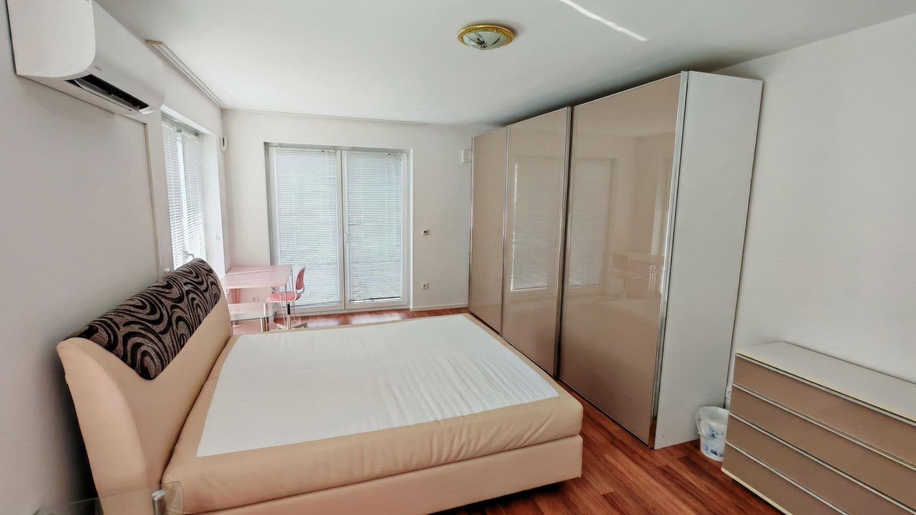 Prenájom domu 170 m², pozemok 398 m², Straubenhardt, Bádensko-Wurttembersko Prenájom domu 170 m², pozemok 398 m², Straubenhardt, Bádensko-Wurttembersko