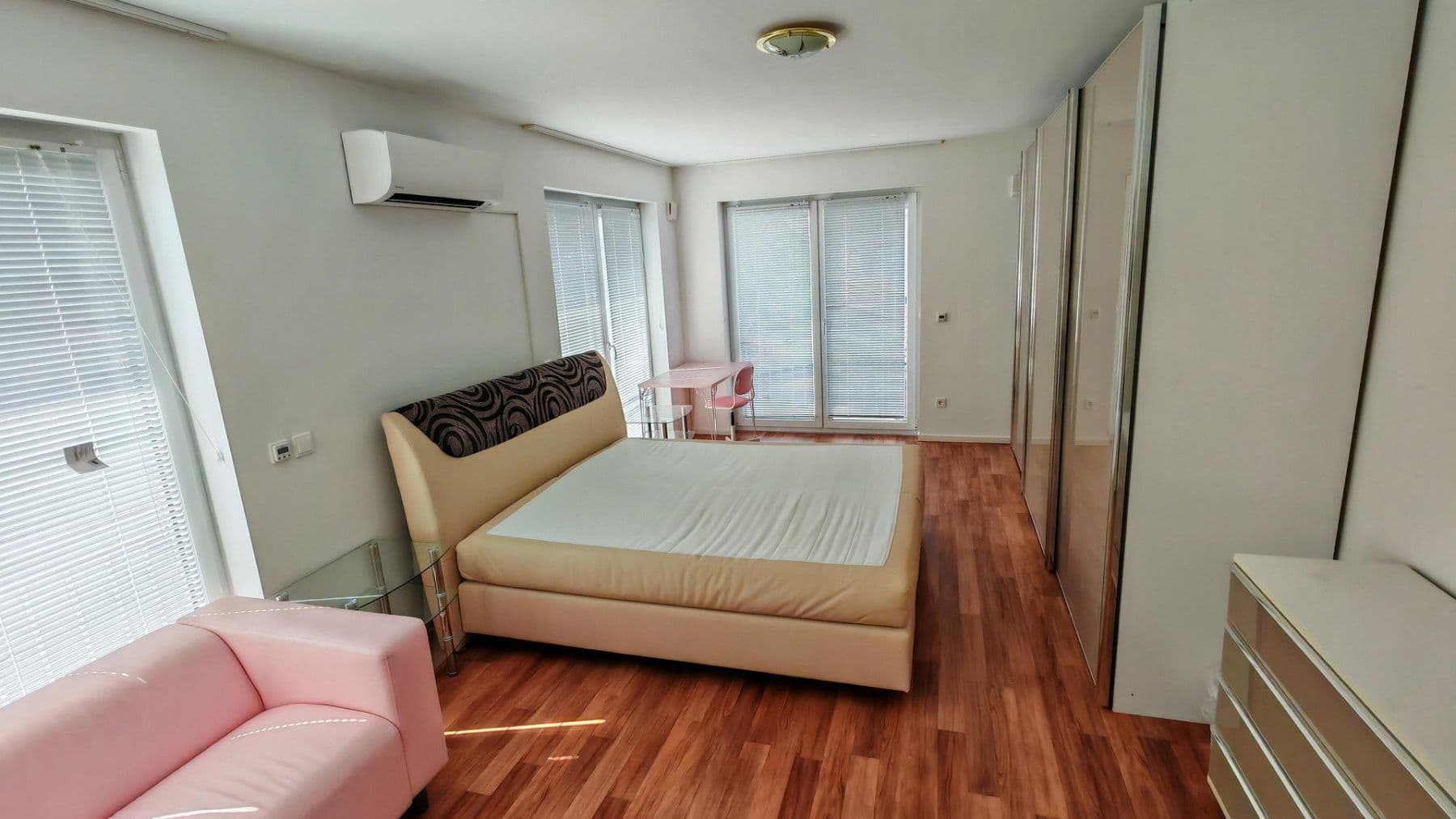 Prenájom domu 170 m², pozemok 398 m², Straubenhardt, Bádensko-Wurttembersko Prenájom domu 170 m², pozemok 398 m², Straubenhardt, Bádensko-Wurttembersko