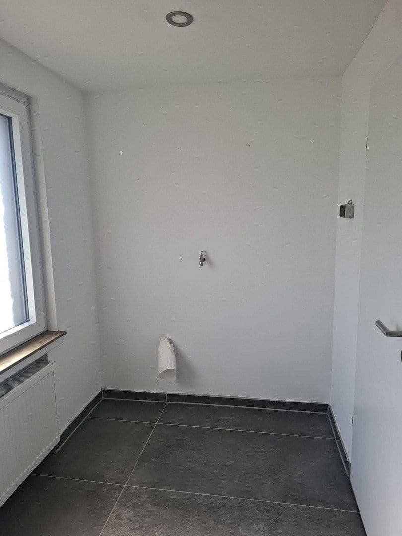 Prenájom bytu 5-izbový 140 m², Antilopenweg 12, Bielefeld, Severné Porýnie - Westfálsko Prenájom bytu 5-izbový 140 m², Antilopenweg 12, Bielefeld, Severné Porýnie - Westfálsko
