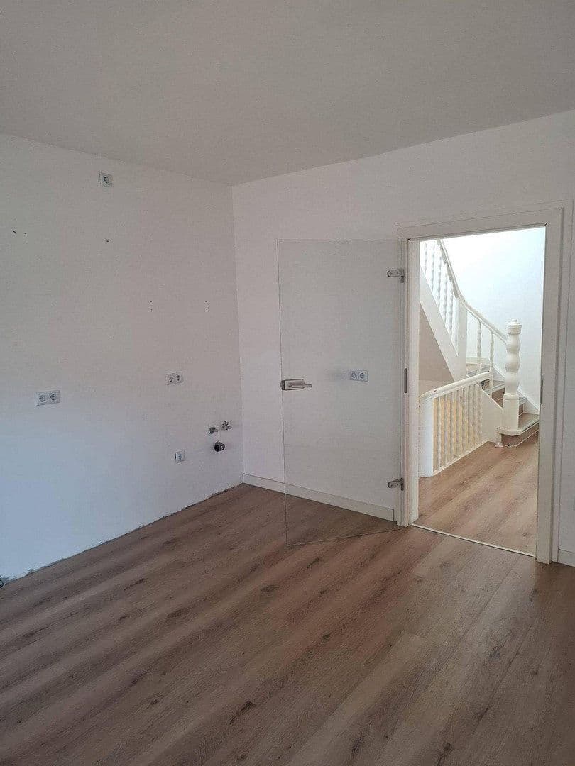 Prenájom bytu 5-izbový 140 m², Antilopenweg 12, Bielefeld, Severné Porýnie - Westfálsko Prenájom bytu 5-izbový 140 m², Antilopenweg 12, Bielefeld, Severné Porýnie - Westfálsko