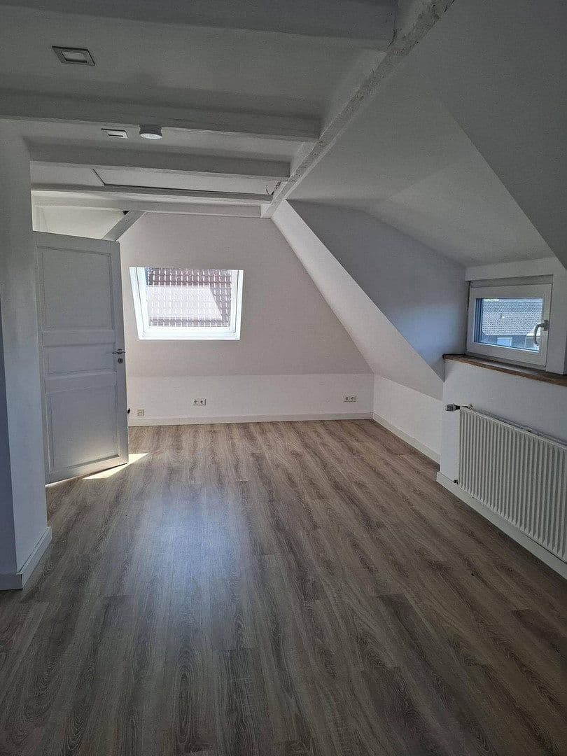 Prenájom bytu 5-izbový 140 m², Antilopenweg 12, Bielefeld, Severné Porýnie - Westfálsko Prenájom bytu 5-izbový 140 m², Antilopenweg 12, Bielefeld, Severné Porýnie - Westfálsko