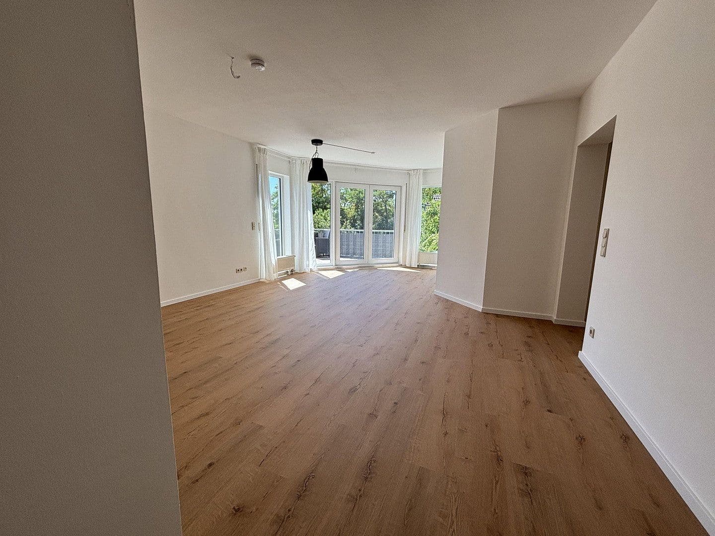 Prenájom bytu 2-izbový 68 m², Nauheim, Hesensko Prenájom bytu 2-izbový 68 m², Nauheim, Hesensko