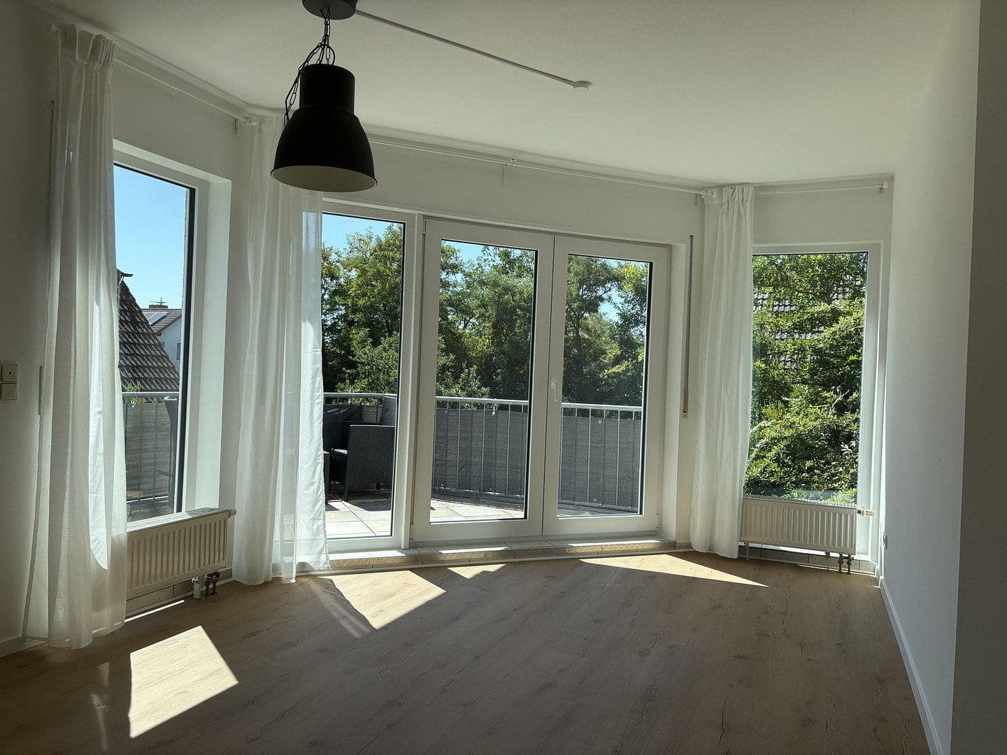Prenájom bytu 2-izbový 68 m², Nauheim, Hesensko Prenájom bytu 2-izbový 68 m², Nauheim, Hesensko