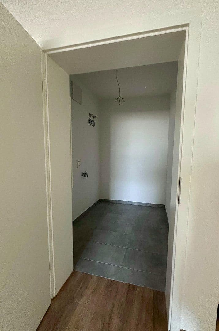 Prenájom bytu 3-izbový 107 m², Harthäuser Straße 18, Igersheim, Bádensko-Wurttembersko Prenájom bytu 3-izbový 107 m², Harthäuser Straße 18, Igersheim, Bádensko-Wurttembersko