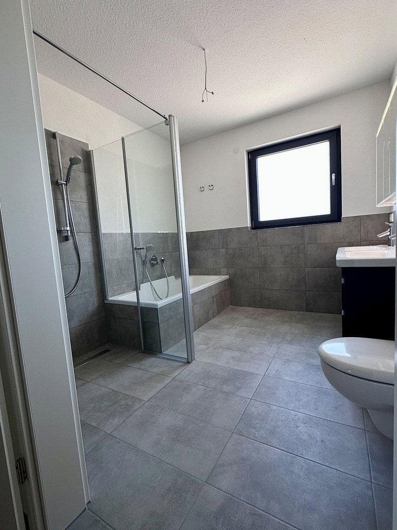 Prenájom bytu 3-izbový 107 m², Harthäuser Straße 18, Igersheim, Bádensko-Wurttembersko Prenájom bytu 3-izbový 107 m², Harthäuser Straße 18, Igersheim, Bádensko-Wurttembersko