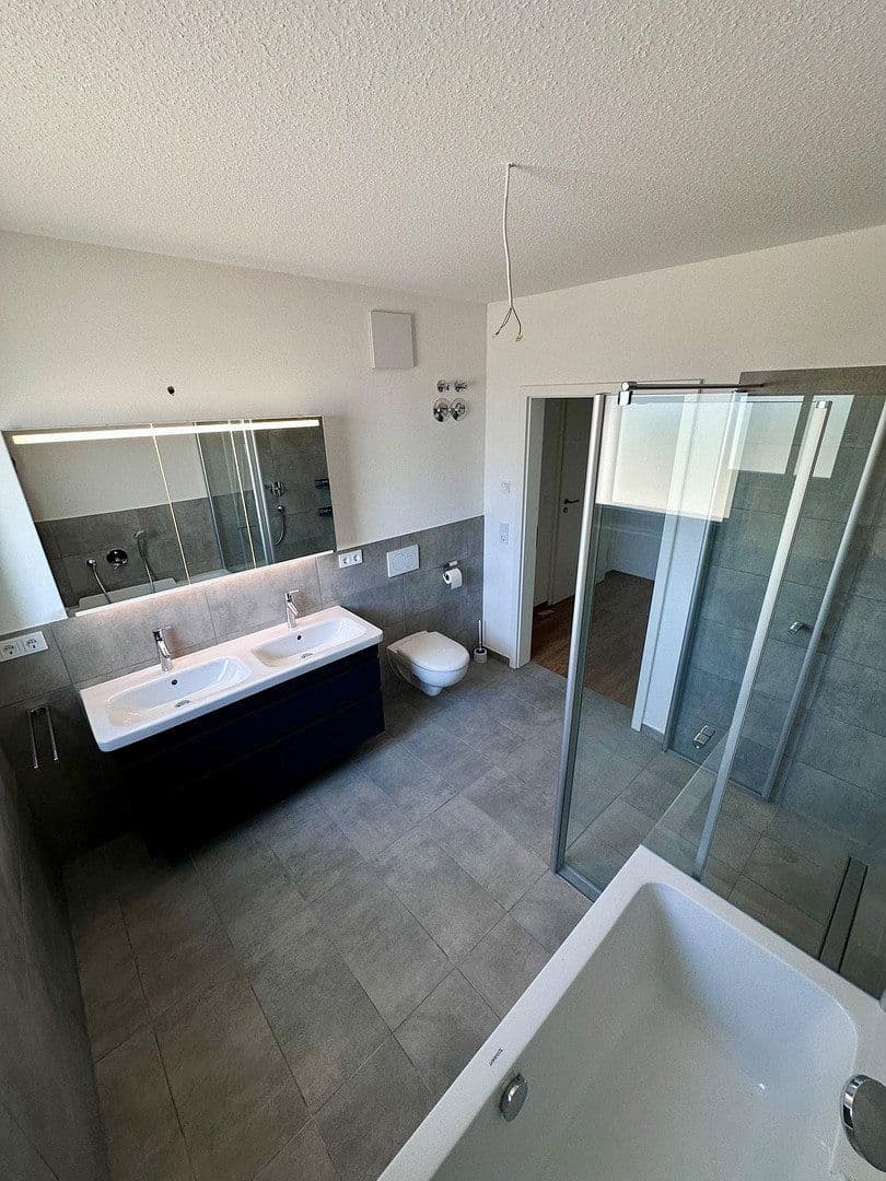 Prenájom bytu 3-izbový 107 m², Harthäuser Straße 18, Igersheim, Bádensko-Wurttembersko Prenájom bytu 3-izbový 107 m², Harthäuser Straße 18, Igersheim, Bádensko-Wurttembersko