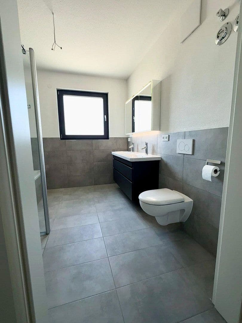 Prenájom bytu 3-izbový 107 m², Harthäuser Straße 18, Igersheim, Bádensko-Wurttembersko Prenájom bytu 3-izbový 107 m², Harthäuser Straße 18, Igersheim, Bádensko-Wurttembersko