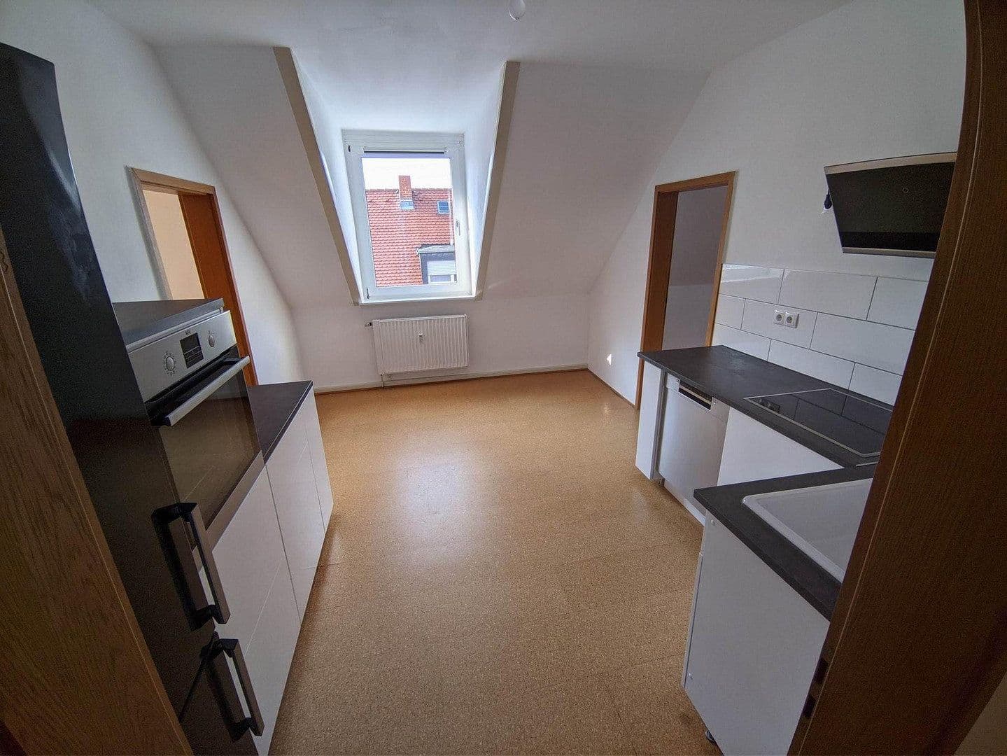 Prenájom bytu 4-izbový 95 m², Mannheim, Bádensko-Wurttembersko Prenájom bytu 4-izbový 95 m², Mannheim, Bádensko-Wurttembersko