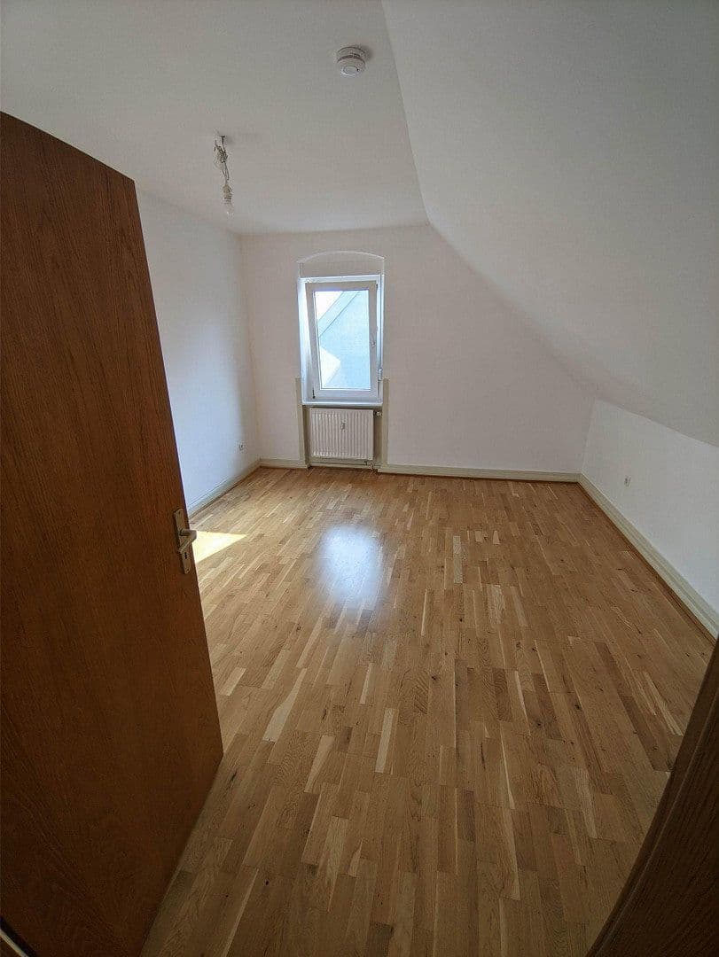 Prenájom bytu 4-izbový 95 m², Mannheim, Bádensko-Wurttembersko Prenájom bytu 4-izbový 95 m², Mannheim, Bádensko-Wurttembersko