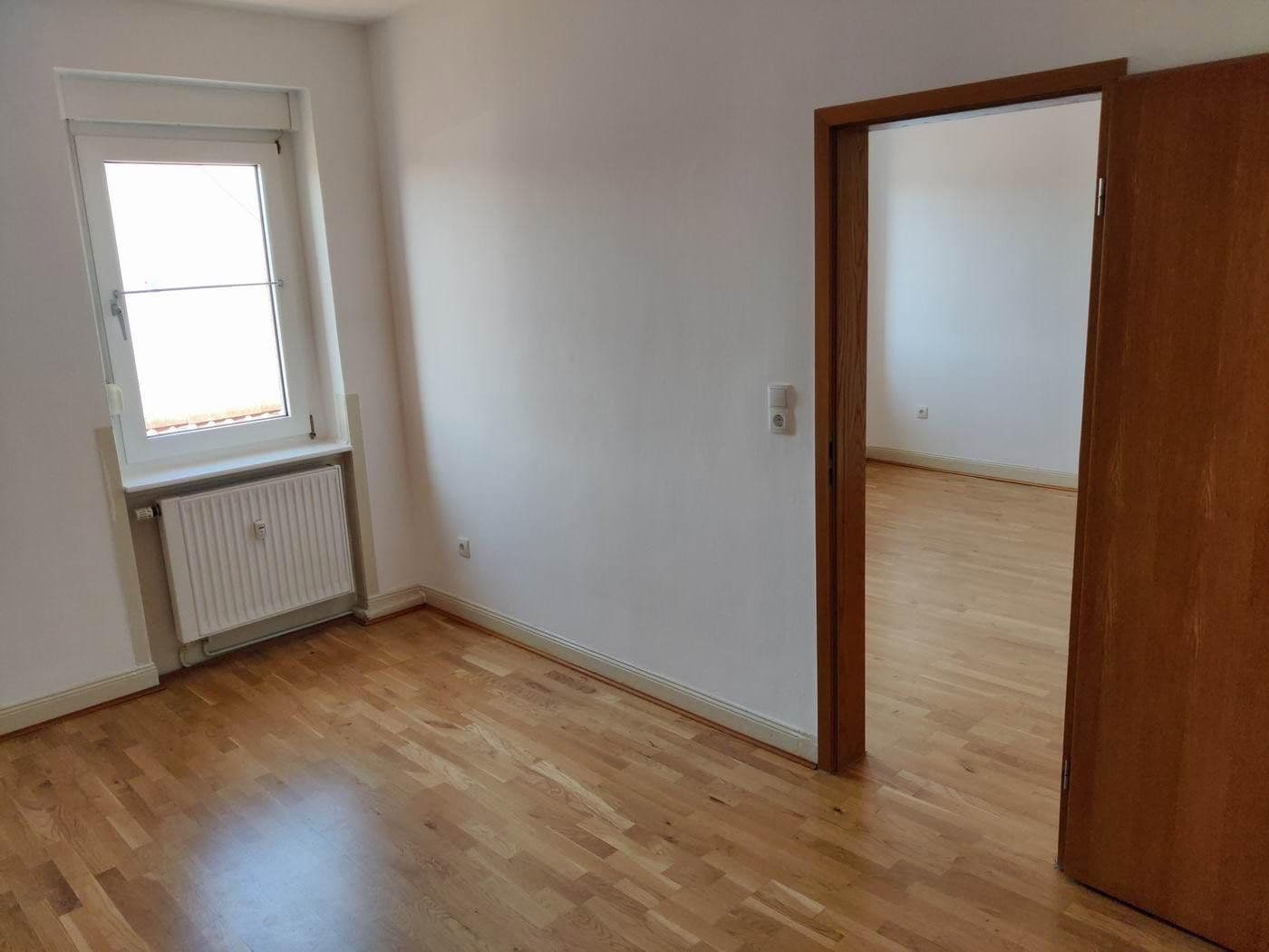 Prenájom bytu 4-izbový 95 m², Mannheim, Bádensko-Wurttembersko Prenájom bytu 4-izbový 95 m², Mannheim, Bádensko-Wurttembersko