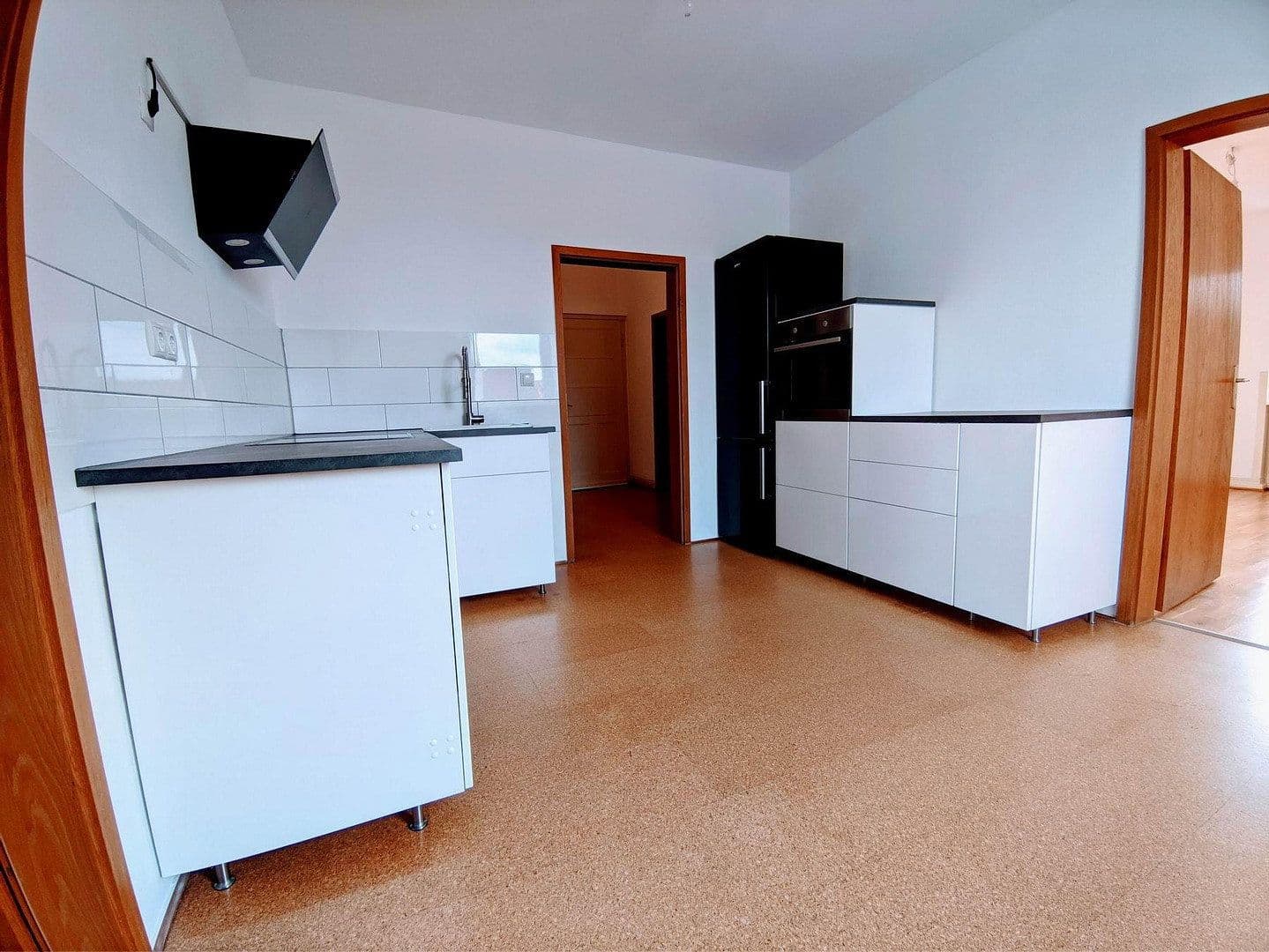 Prenájom bytu 4-izbový 95 m², Mannheim, Bádensko-Wurttembersko Prenájom bytu 4-izbový 95 m², Mannheim, Bádensko-Wurttembersko