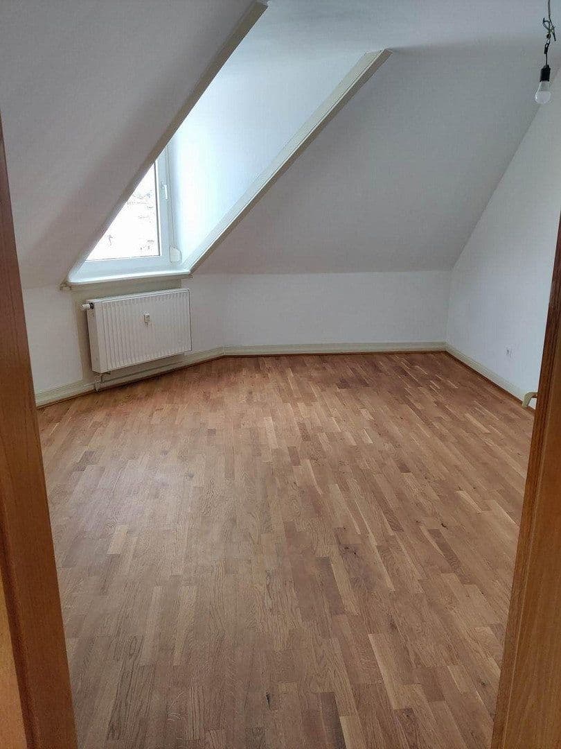 Prenájom bytu 4-izbový 95 m², Mannheim, Bádensko-Wurttembersko Prenájom bytu 4-izbový 95 m², Mannheim, Bádensko-Wurttembersko