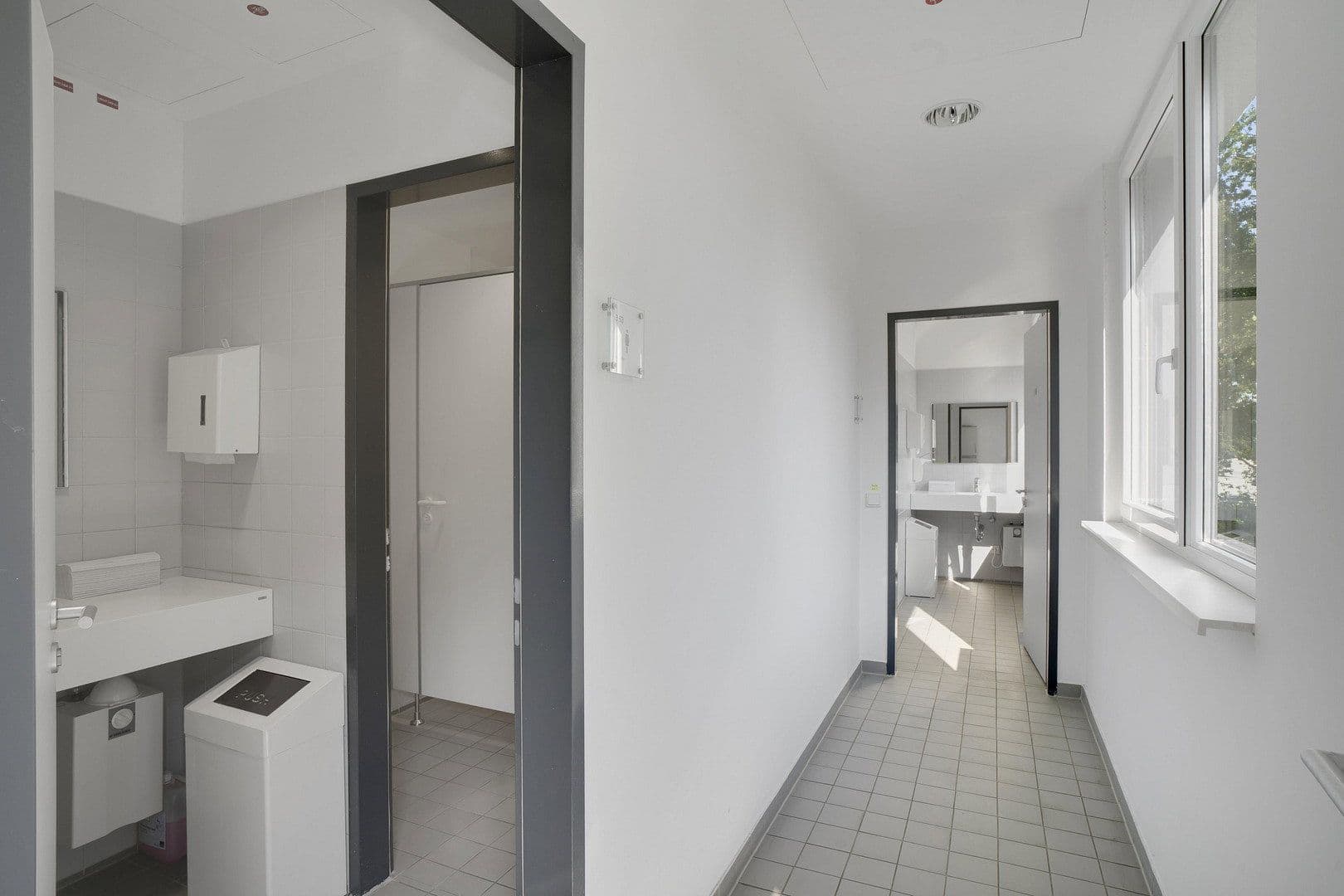 Prenájom kancelárie 1.160 m², Otto-Fleck-Schneise 8, Frankfurt am Main, Hesensko Prenájom kancelárie 1.160 m², Otto-Fleck-Schneise 8, Frankfurt am Main, Hesensko