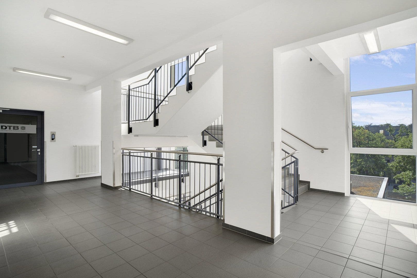 Prenájom kancelárie 1.160 m², Otto-Fleck-Schneise 8, Frankfurt am Main, Hesensko Prenájom kancelárie 1.160 m², Otto-Fleck-Schneise 8, Frankfurt am Main, Hesensko