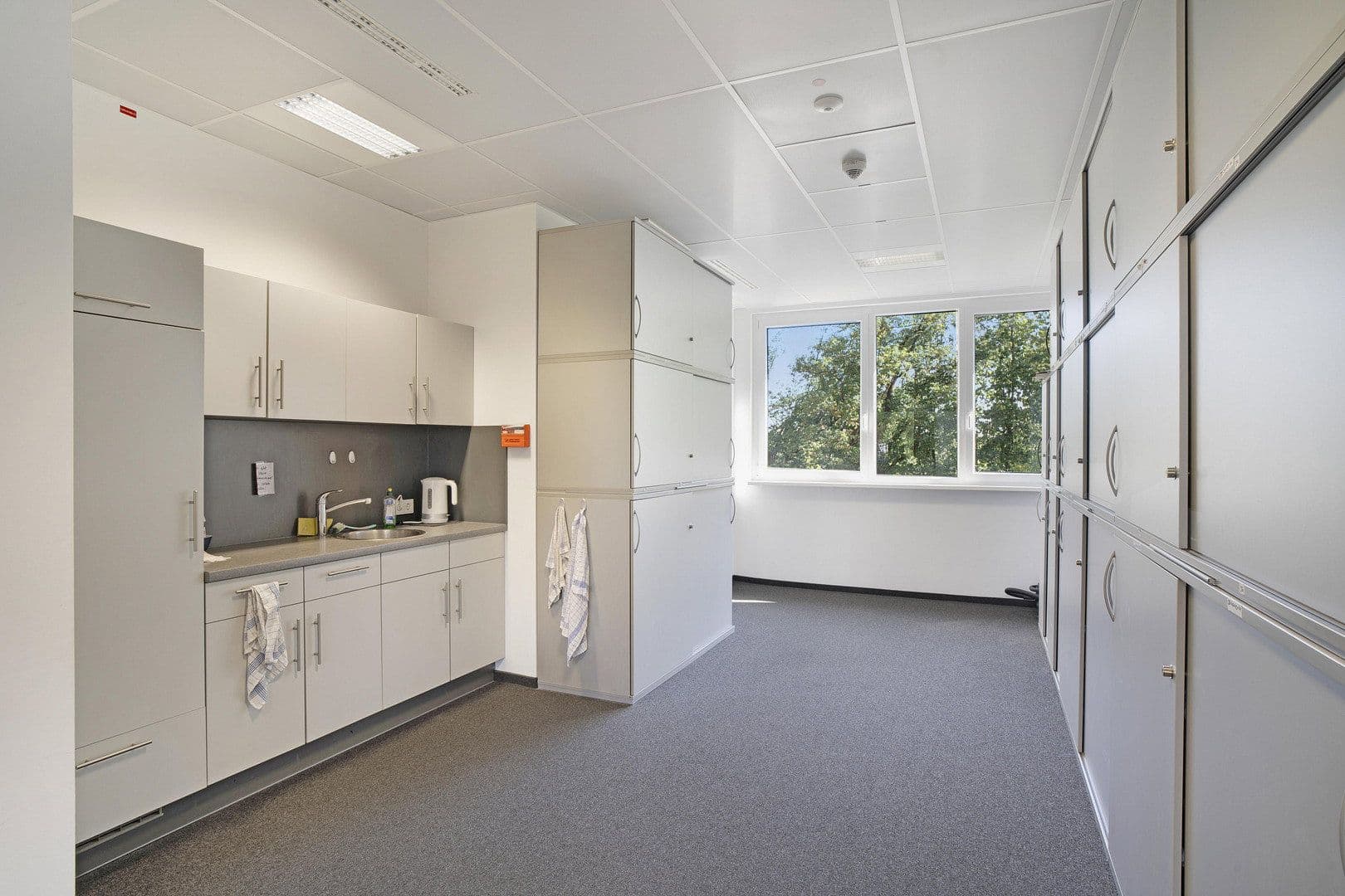Prenájom kancelárie 1.160 m², Otto-Fleck-Schneise 8, Frankfurt am Main, Hesensko Prenájom kancelárie 1.160 m², Otto-Fleck-Schneise 8, Frankfurt am Main, Hesensko