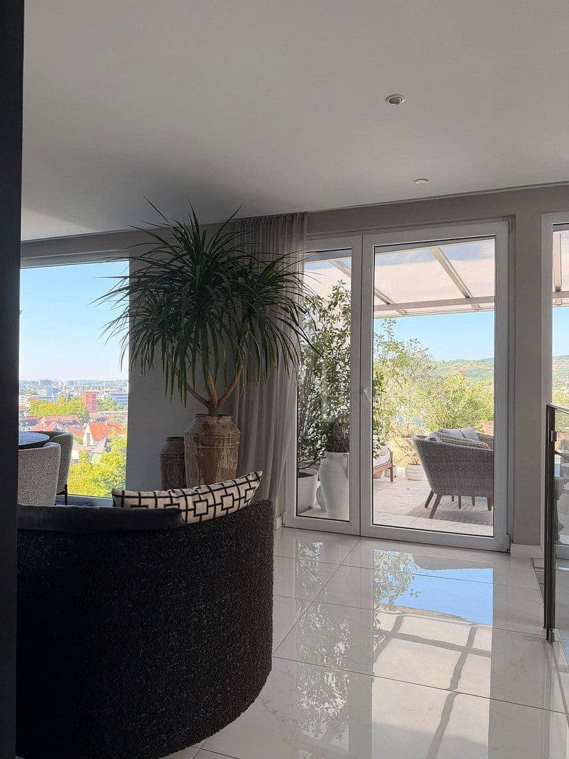 Predaj domu 227 m², pozemok 327 m², Kreuzhaldenstraße 47, Stuttgart, Bádensko-Wurttembersko Predaj domu 227 m², pozemok 327 m², Kreuzhaldenstraße 47, Stuttgart, Bádensko-Wurttembersko