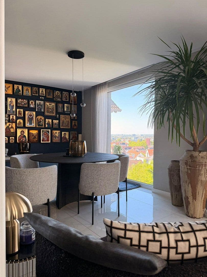 Predaj domu 227 m², pozemok 327 m², Kreuzhaldenstraße 47, Stuttgart, Bádensko-Wurttembersko Predaj domu 227 m², pozemok 327 m², Kreuzhaldenstraße 47, Stuttgart, Bádensko-Wurttembersko