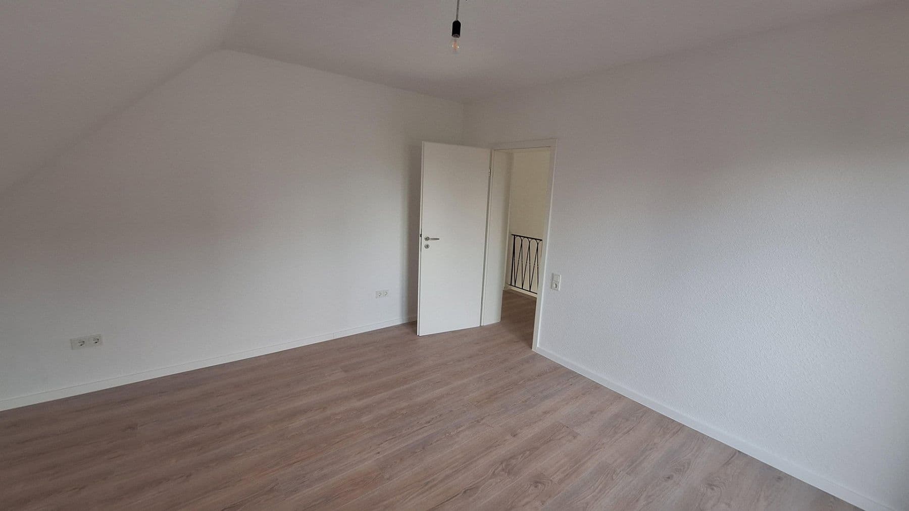 Prenájom domu 96 m², pozemok 399 m², Dormagen, Severné Porýnie - Westfálsko Prenájom domu 96 m², pozemok 399 m², Dormagen, Severné Porýnie - Westfálsko