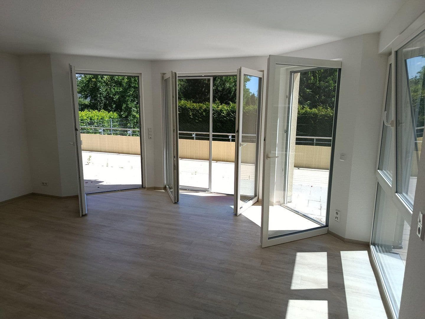 Prenájom bytu 3-izbový 93 m², Felsenstraße 45, Wiesbaden, Hesensko Prenájom bytu 3-izbový 93 m², Felsenstraße 45, Wiesbaden, Hesensko
