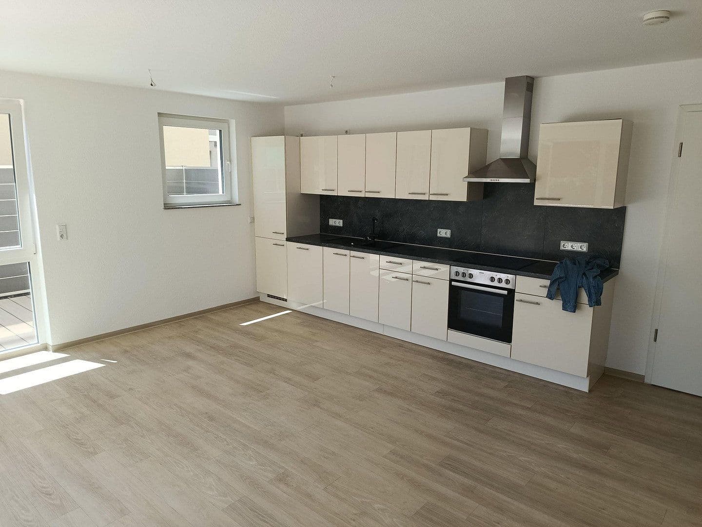 Prenájom bytu 3-izbový 93 m², Felsenstraße 45, Wiesbaden, Hesensko Prenájom bytu 3-izbový 93 m², Felsenstraße 45, Wiesbaden, Hesensko