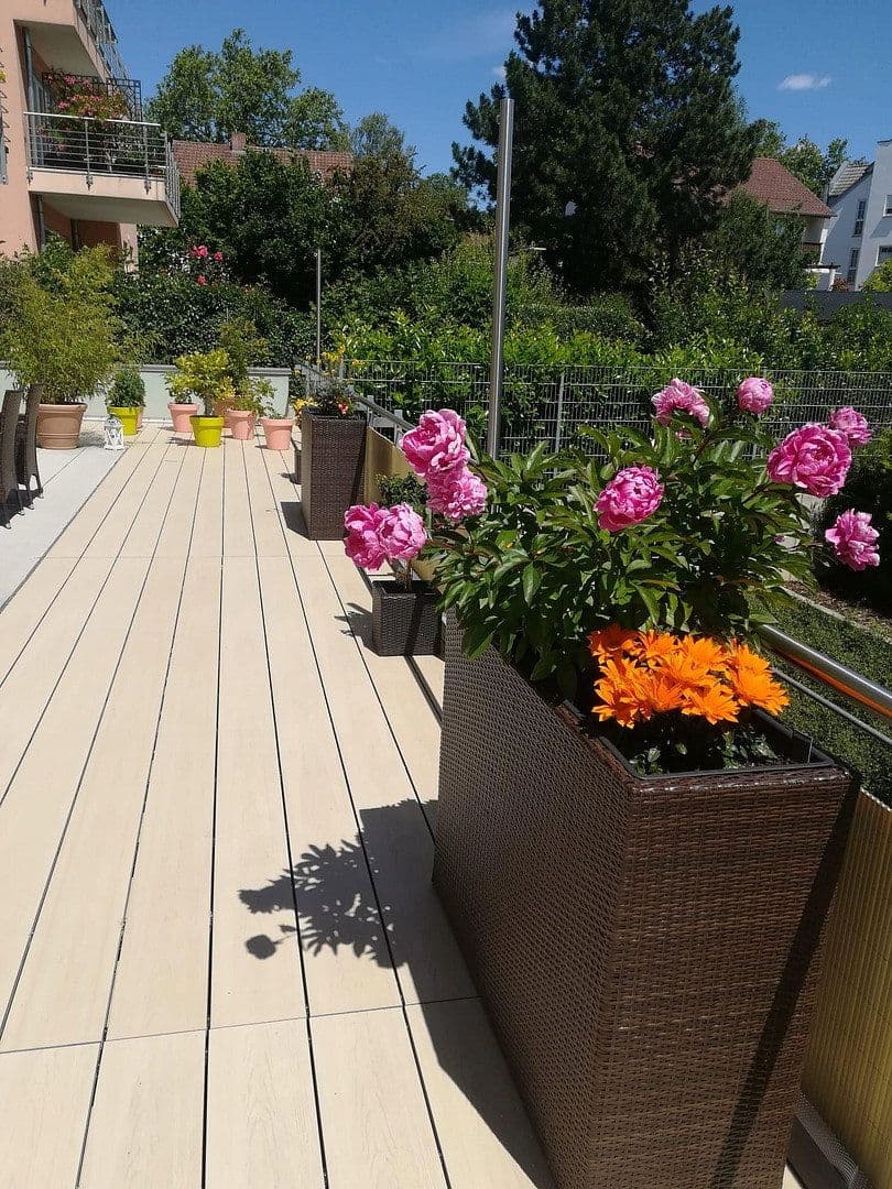 Prenájom bytu 3-izbový 93 m², Felsenstraße 45, Wiesbaden, Hesensko Prenájom bytu 3-izbový 93 m², Felsenstraße 45, Wiesbaden, Hesensko