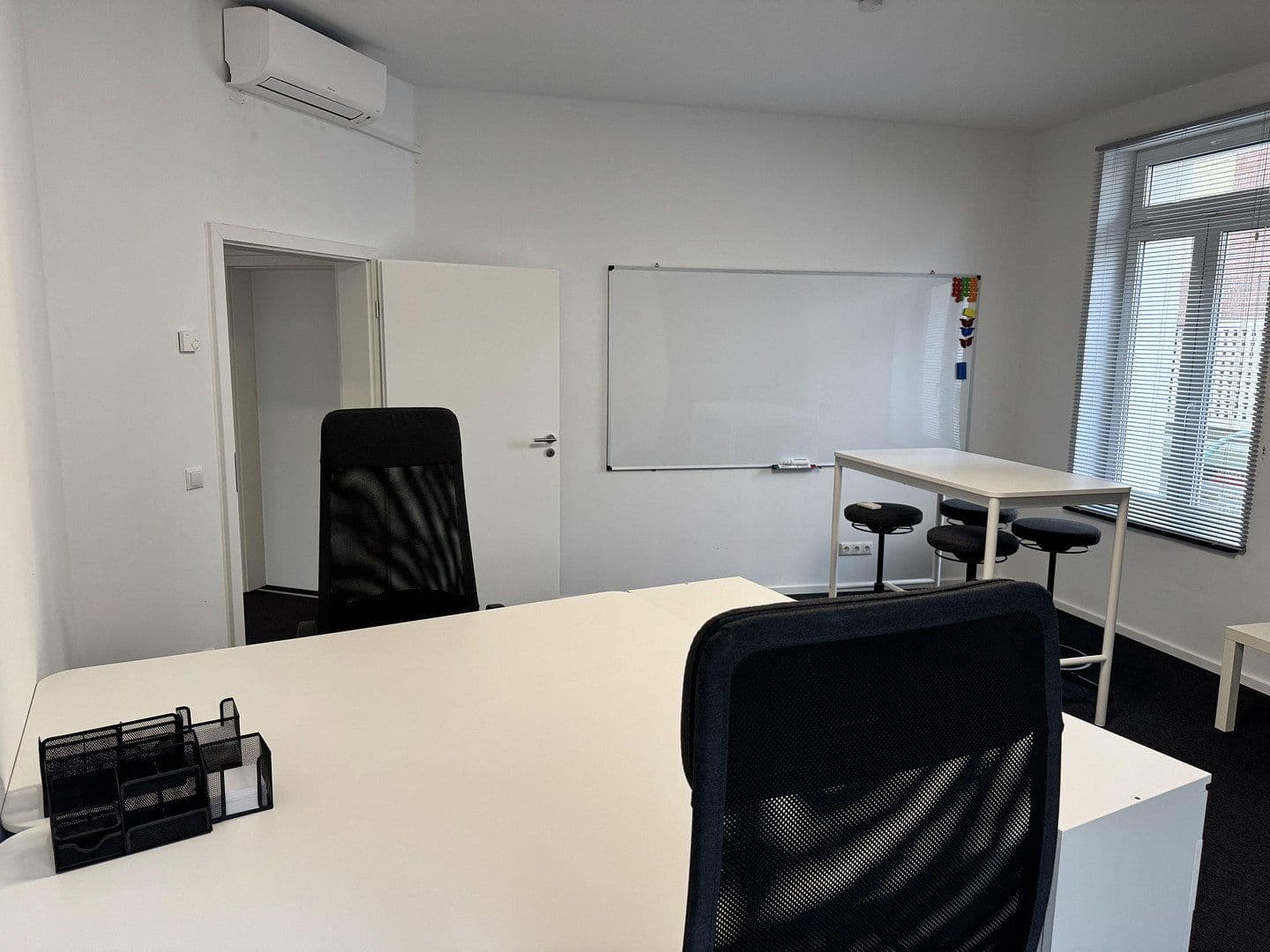 Prenájom kancelárie 145 m², Leverkusen, Severné Porýnie - Westfálsko Prenájom kancelárie 145 m², Leverkusen, Severné Porýnie - Westfálsko