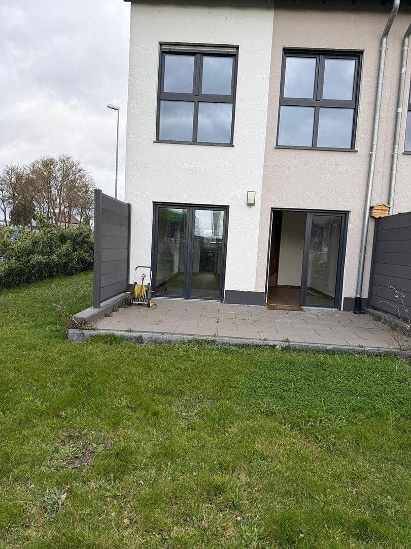 Prenájom domu 140 m², pozemok 300 m², Mainz Kastel, Hesensko Prenájom domu 140 m², pozemok 300 m², Mainz Kastel, Hesensko