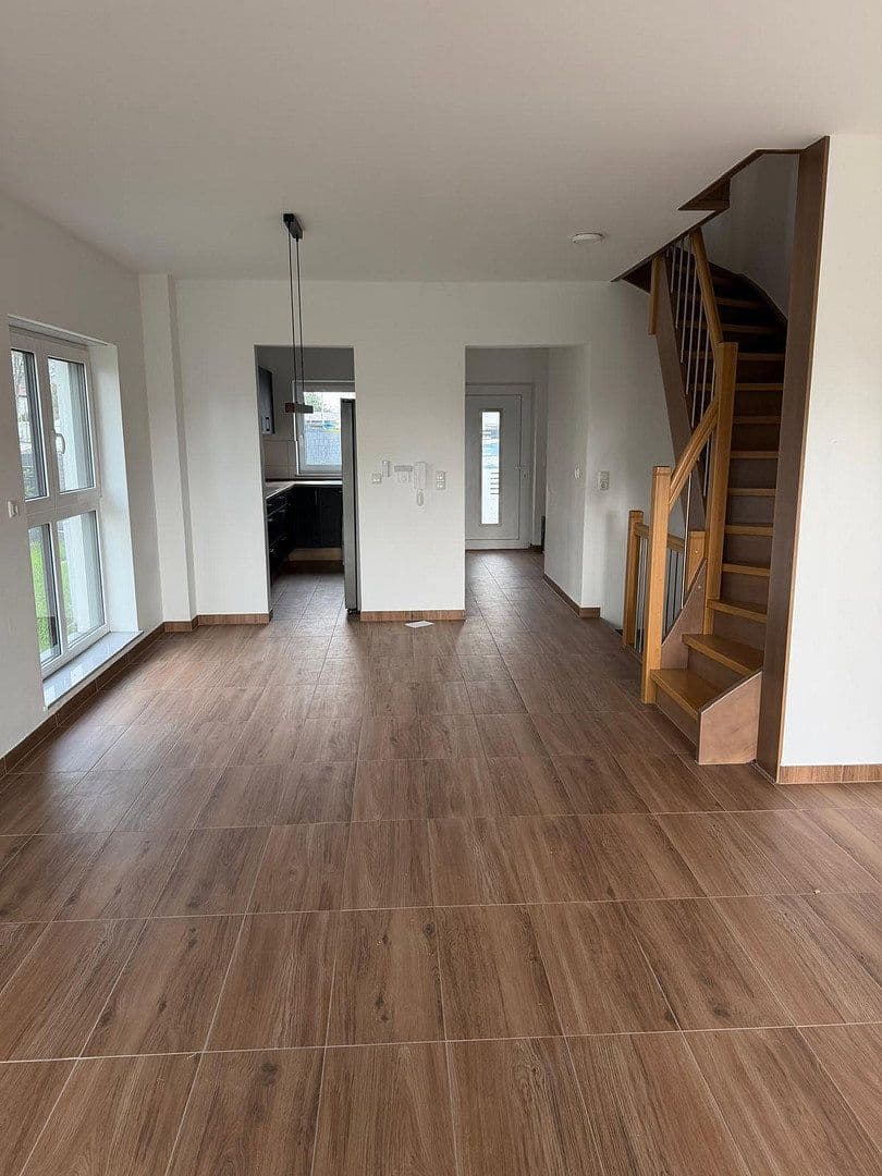Prenájom domu 140 m², pozemok 300 m², Mainz Kastel, Hesensko Prenájom domu 140 m², pozemok 300 m², Mainz Kastel, Hesensko
