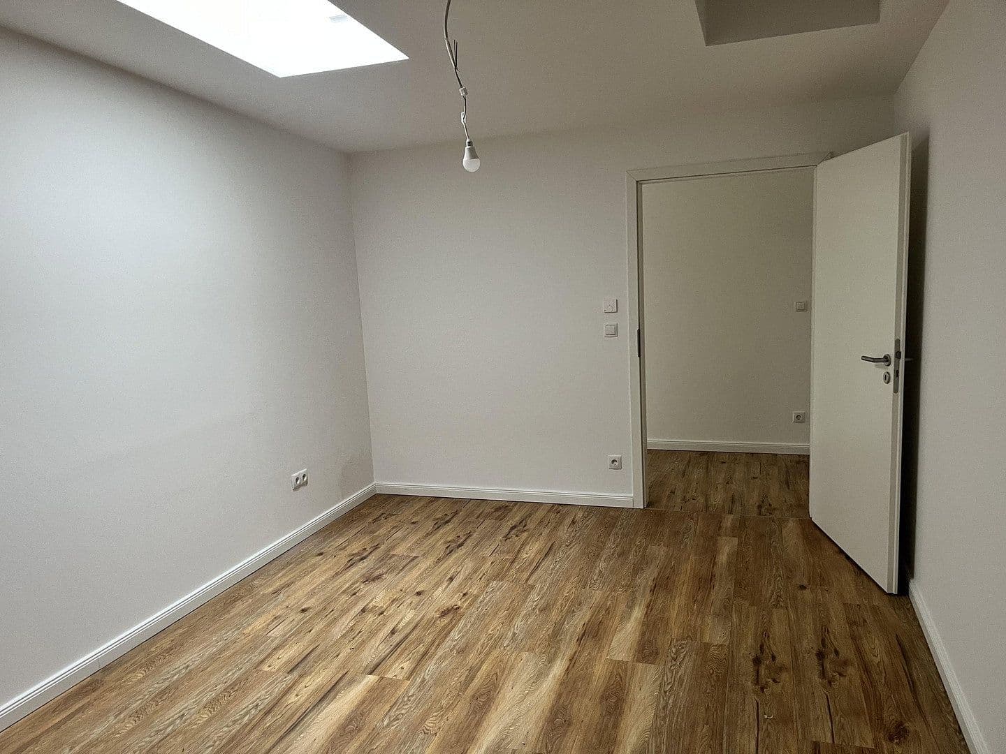 Prenájom bytu 3-izbový 98 m², Dietzgenstraße 93, Berlin, Berlín Prenájom bytu 3-izbový 98 m², Dietzgenstraße 93, Berlin, Berlín