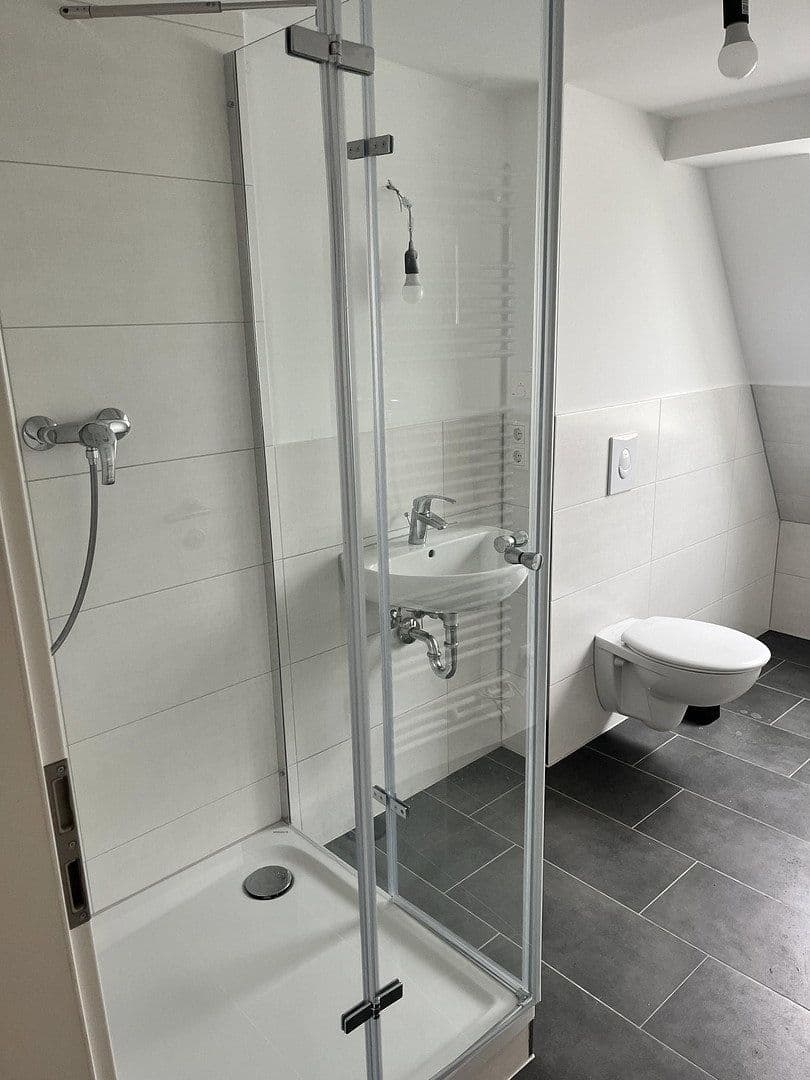 Prenájom bytu 3-izbový 98 m², Dietzgenstraße 93, Berlin, Berlín Prenájom bytu 3-izbový 98 m², Dietzgenstraße 93, Berlin, Berlín