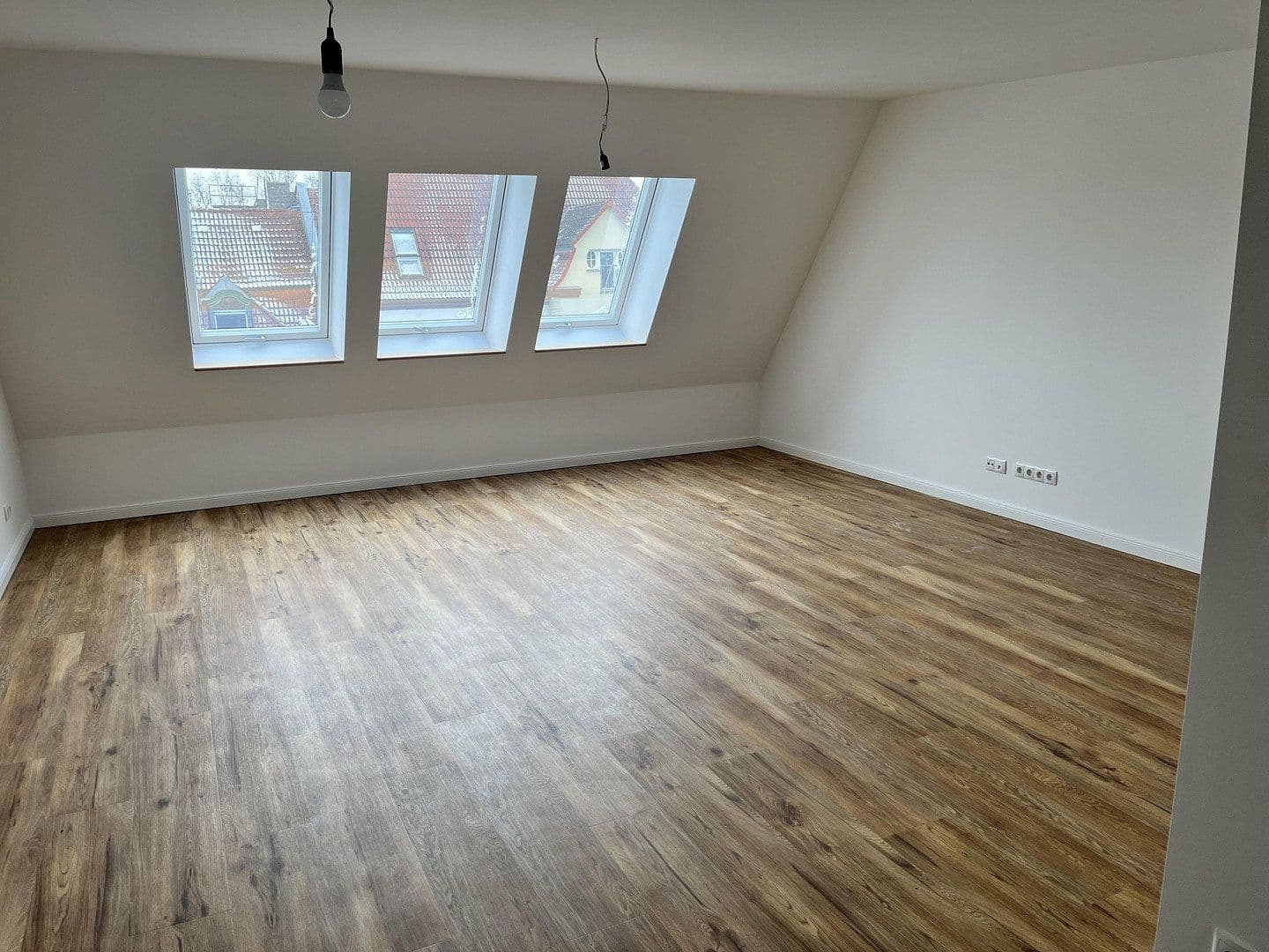 Prenájom bytu 3-izbový 98 m², Dietzgenstraße 93, Berlin, Berlín Prenájom bytu 3-izbový 98 m², Dietzgenstraße 93, Berlin, Berlín