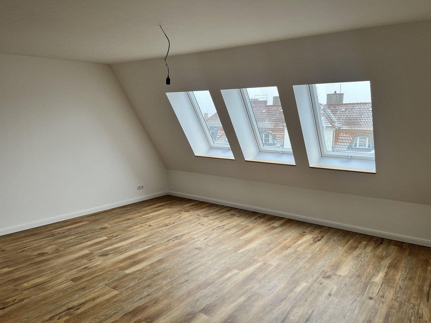 Prenájom bytu 3-izbový 98 m², Dietzgenstraße 93, Berlin, Berlín Prenájom bytu 3-izbový 98 m², Dietzgenstraße 93, Berlin, Berlín