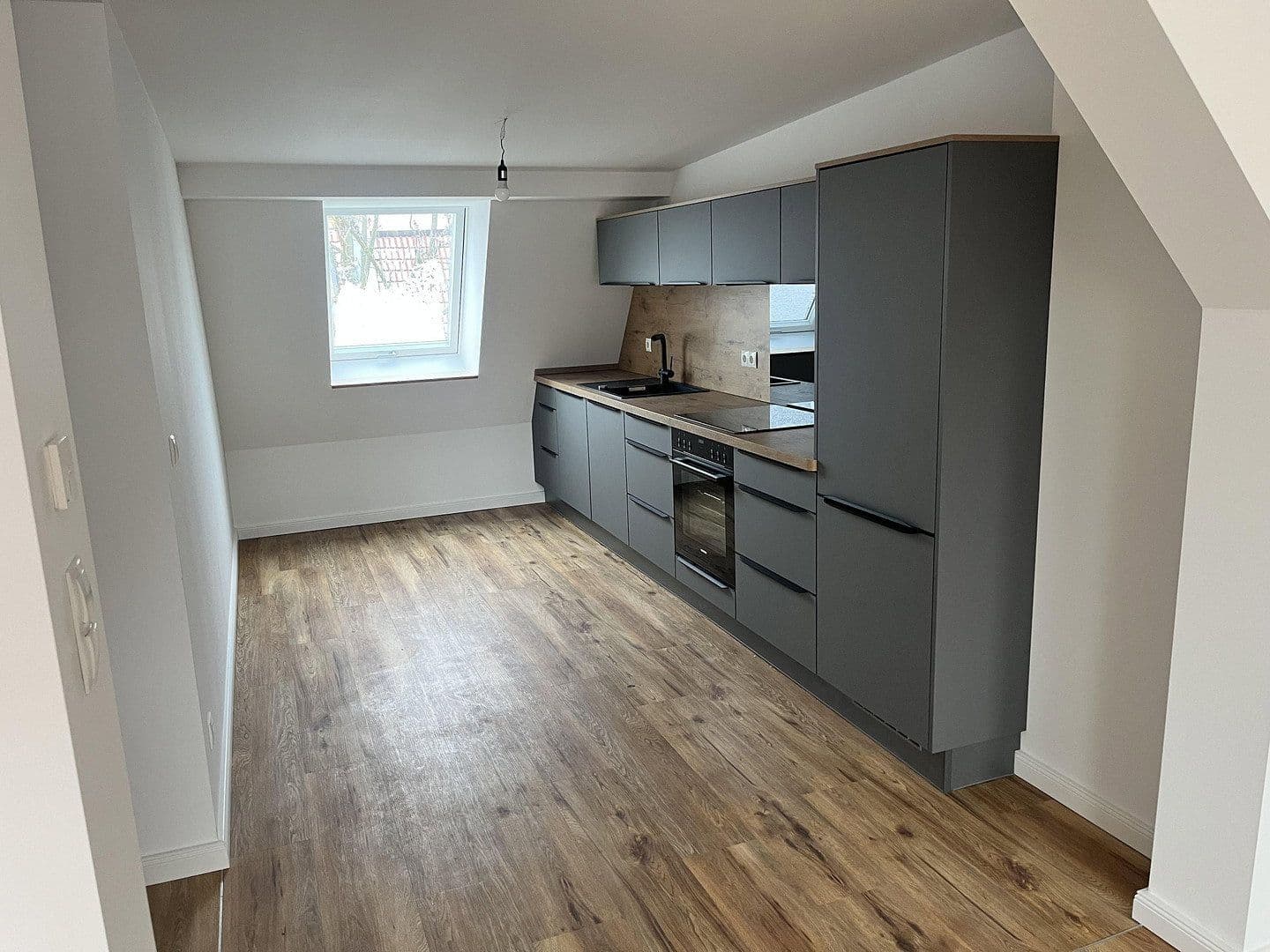 Prenájom bytu 3-izbový 98 m², Dietzgenstraße 93, Berlin, Berlín Prenájom bytu 3-izbový 98 m², Dietzgenstraße 93, Berlin, Berlín