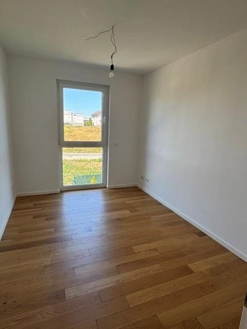 Prenájom bytu 4-izbový 113 m², Max-Planck-Straße 54, Bad Vilbel, Hesensko Prenájom bytu 4-izbový 113 m², Max-Planck-Straße 54, Bad Vilbel, Hesensko