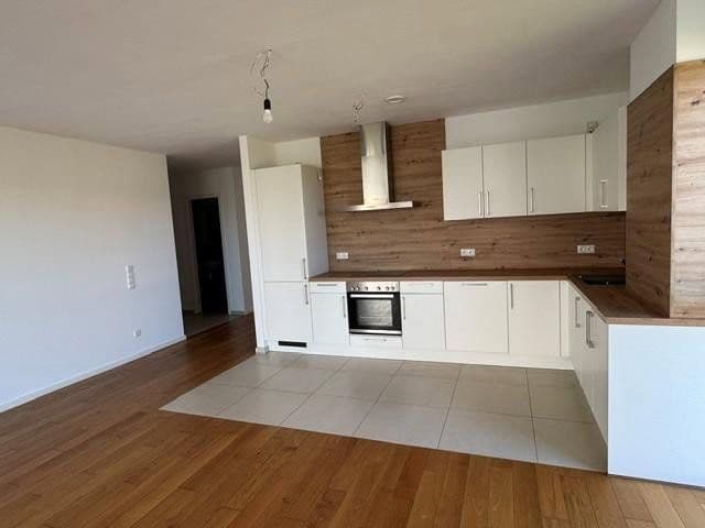 Prenájom bytu 4-izbový 113 m², Max-Planck-Straße 54, Bad Vilbel, Hesensko Prenájom bytu 4-izbový 113 m², Max-Planck-Straße 54, Bad Vilbel, Hesensko