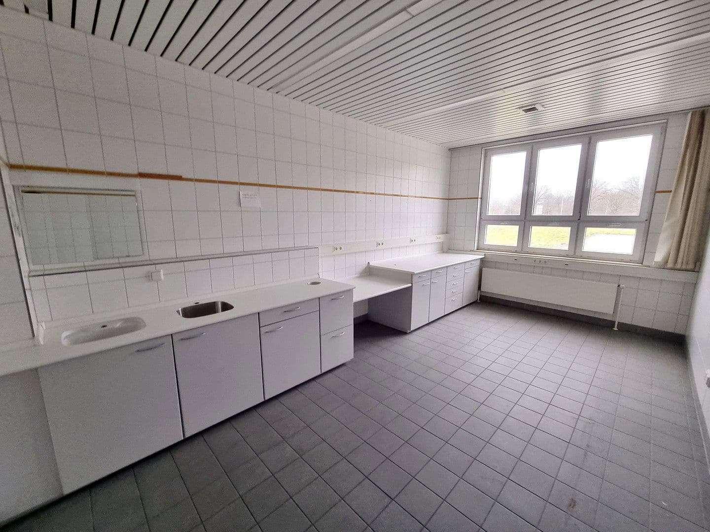 Predaj nebytového priestoru 19.000 m², Lützowstr. 1, Stavenhagen, Meklenbursko-Predpomoransko Predaj nebytového priestoru 19.000 m², Lützowstr. 1, Stavenhagen, Meklenbursko-Predpomoransko