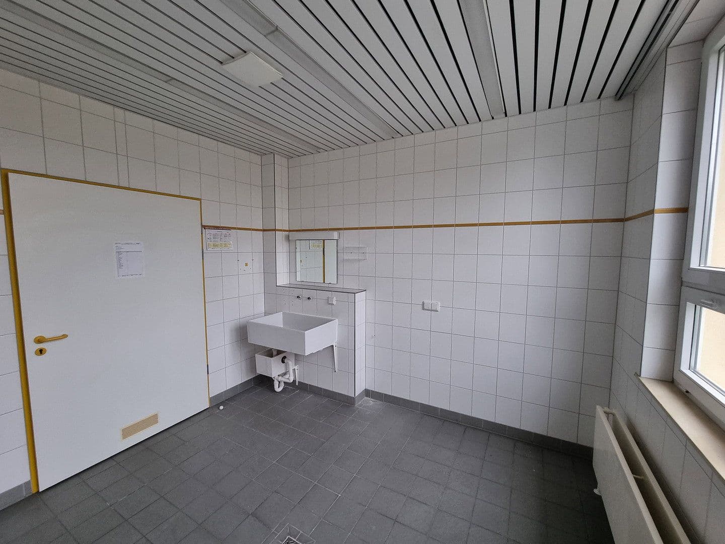 Predaj nebytového priestoru 19.000 m², Lützowstr. 1, Stavenhagen, Meklenbursko-Predpomoransko Predaj nebytového priestoru 19.000 m², Lützowstr. 1, Stavenhagen, Meklenbursko-Predpomoransko