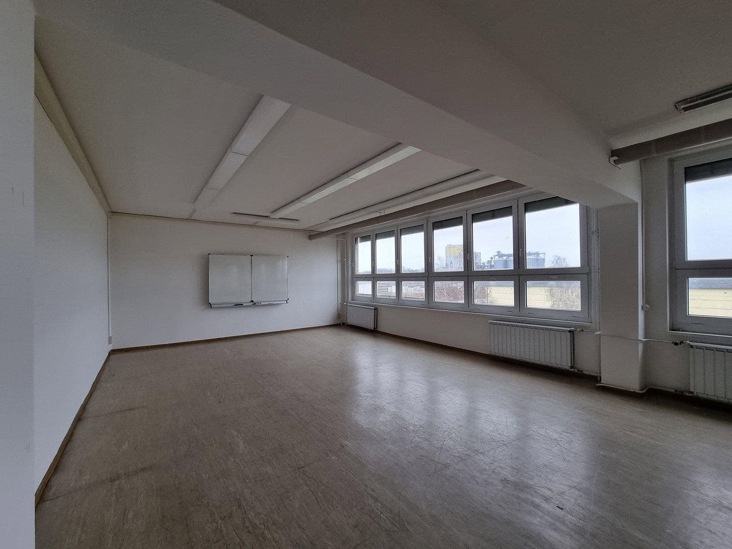 Predaj nebytového priestoru 19.000 m², Lützowstr. 1, Stavenhagen, Meklenbursko-Predpomoransko Predaj nebytového priestoru 19.000 m², Lützowstr. 1, Stavenhagen, Meklenbursko-Predpomoransko